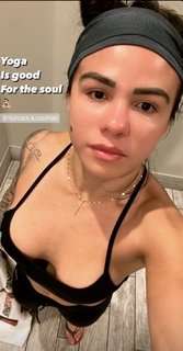 Claudia Gadelha feet photo thumbnail