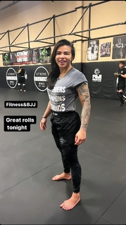 Claudia Gadelha feet photo thumbnail