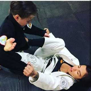 Claudia Gadelha feet photo thumbnail