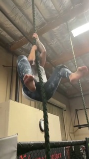 Claudia Gadelha feet photo thumbnail