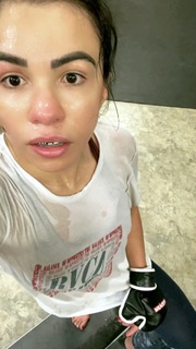 Claudia Gadelha feet photo thumbnail