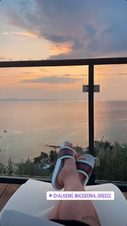 Claudia Gadelha feet photo thumbnail