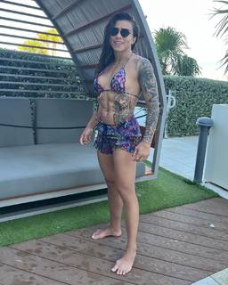 Claudia Gadelha feet photo thumbnail