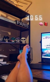 Claudia Gadelha feet photo thumbnail