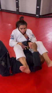 Claudia Gadelha feet photo thumbnail