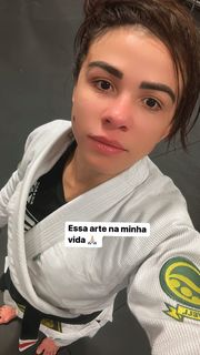 Claudia Gadelha feet photo thumbnail
