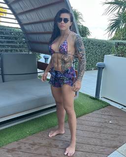 Claudia Gadelha feet photo thumbnail