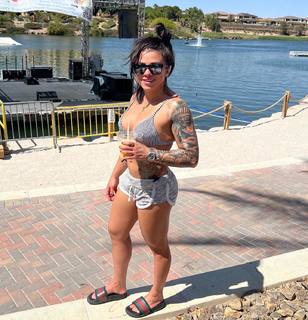 Claudia Gadelha feet photo thumbnail