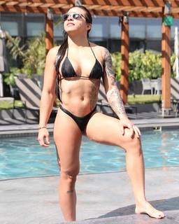 Claudia Gadelha feet photo thumbnail