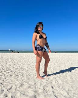 Claudia Gadelha feet photo thumbnail