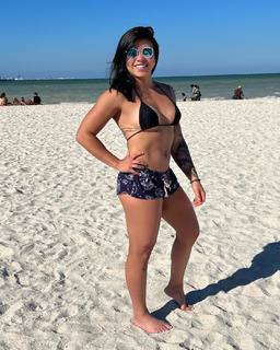 Claudia Gadelha feet photo thumbnail