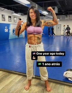 Claudia Gadelha feet photo thumbnail