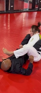 Claudia Gadelha feet photo thumbnail