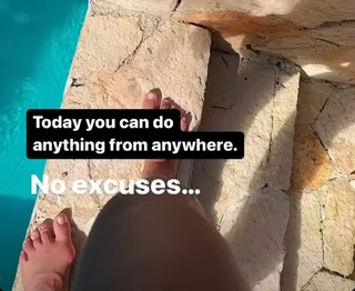 Claudia Gadelha feet photo thumbnail