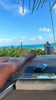 Claudia Gadelha feet photo thumbnail
