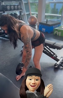 Claudia Gadelha feet photo thumbnail
