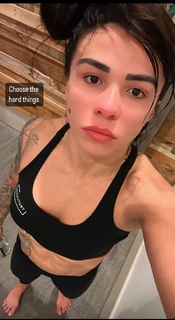 Claudia Gadelha feet photo thumbnail