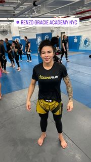 Claudia Gadelha feet photo thumbnail