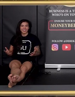 Claudia Gadelha feet photo thumbnail