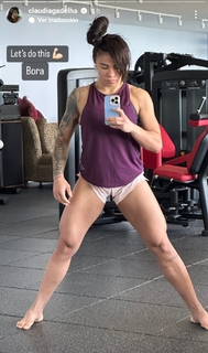 Claudia Gadelha feet photo thumbnail