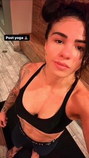 Claudia Gadelha feet photo thumbnail