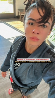 Claudia Gadelha feet photo thumbnail