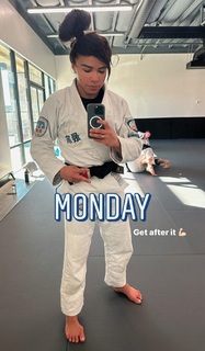 Claudia Gadelha feet photo thumbnail