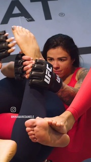 Claudia Gadelha feet photo thumbnail