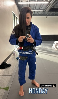 Claudia Gadelha feet photo thumbnail