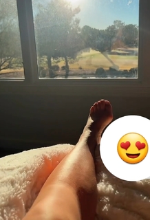 Claudia Gadelha feet photo thumbnail