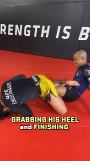 Claudia Gadelha feet photo thumbnail