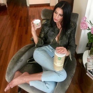 Claudia Galanti feet photo 20