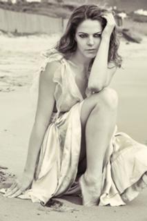 Claudia Gerini feet photo thumbnail