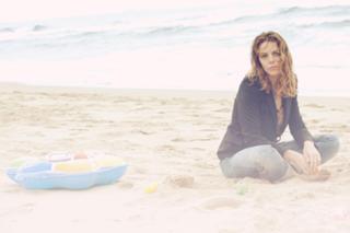 Claudia Gerini feet photo thumbnail