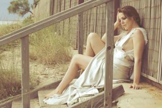 Claudia Gerini feet photo thumbnail
