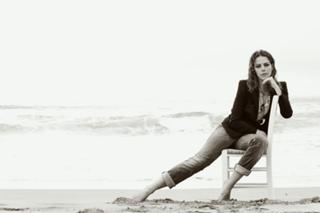 Claudia Gerini feet photo thumbnail