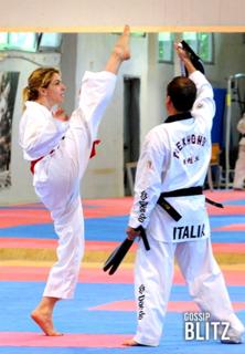 Claudia Gerini feet photo thumbnail