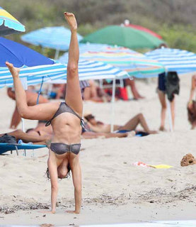 Claudia Gerini feet photo thumbnail