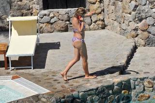 Claudia Gerini feet photo thumbnail