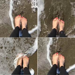 Claudia Gerini feet photo thumbnail