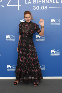 Claudia Gerini feet photo thumbnail