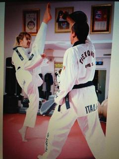 Claudia Gerini feet photo thumbnail