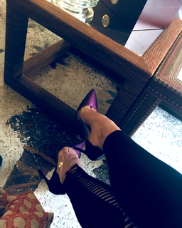 Claudia Gerini feet photo thumbnail