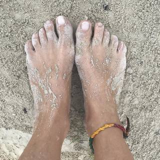 Claudia Gerini feet photo thumbnail