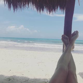 Claudia Gerini feet photo thumbnail