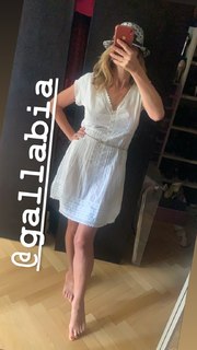 Claudia Gerini feet photo thumbnail