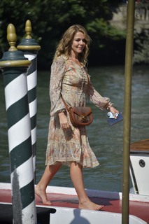 Claudia Gerini feet photo thumbnail
