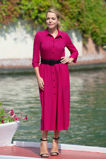 Claudia Gerini feet photo thumbnail