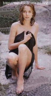 Claudia Gerini feet photo thumbnail
