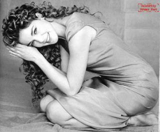 Claudia Gerini feet photo thumbnail